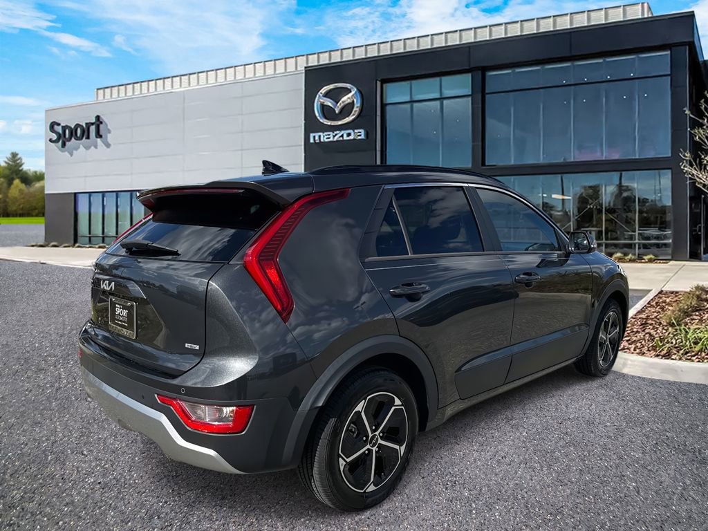 Used 2023 Kia Niro EX image 3