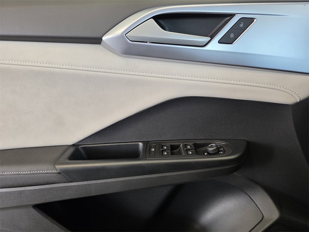 New 2025 Volkswagen Taos SE image 16
