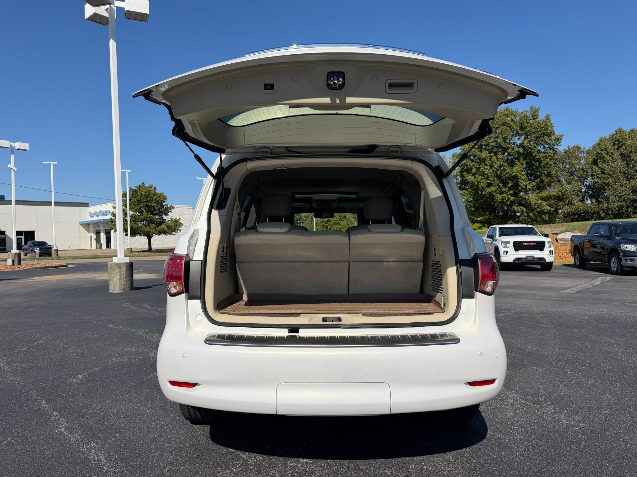 Used 2013 INFINITI QX56 4WD w/ Theater Pkg image 11