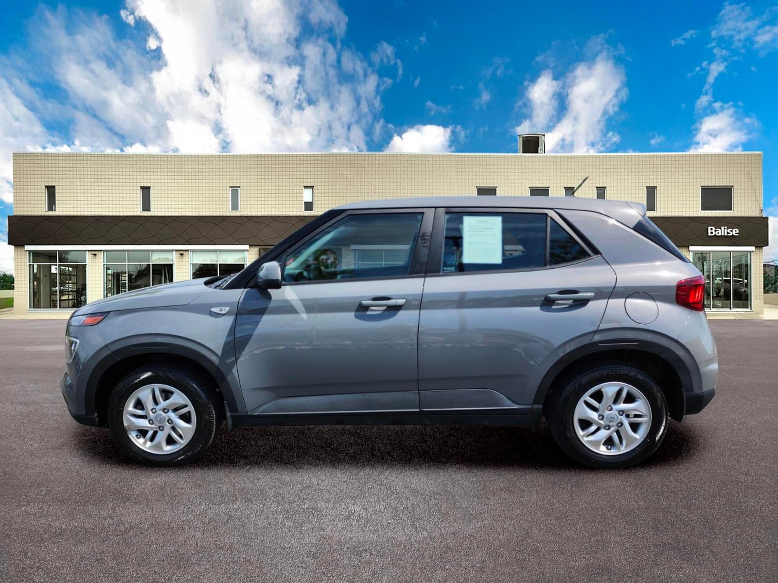 Used 2023 Hyundai Venue SE FWD image 6