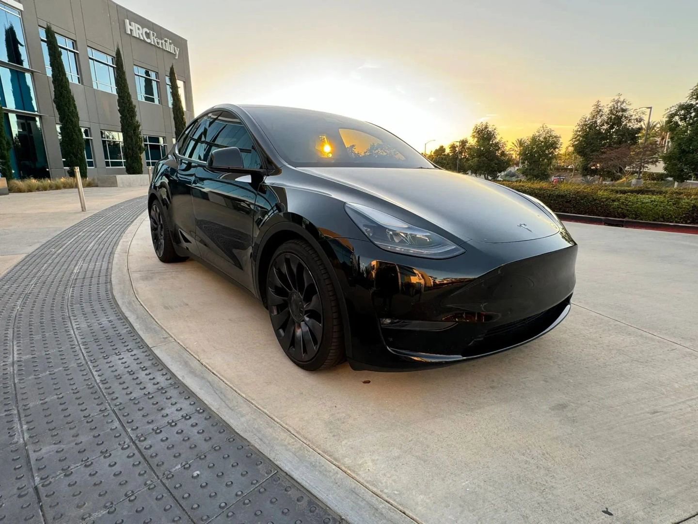 Used 2023 Tesla Model Y Performance AWD/4WD image 3