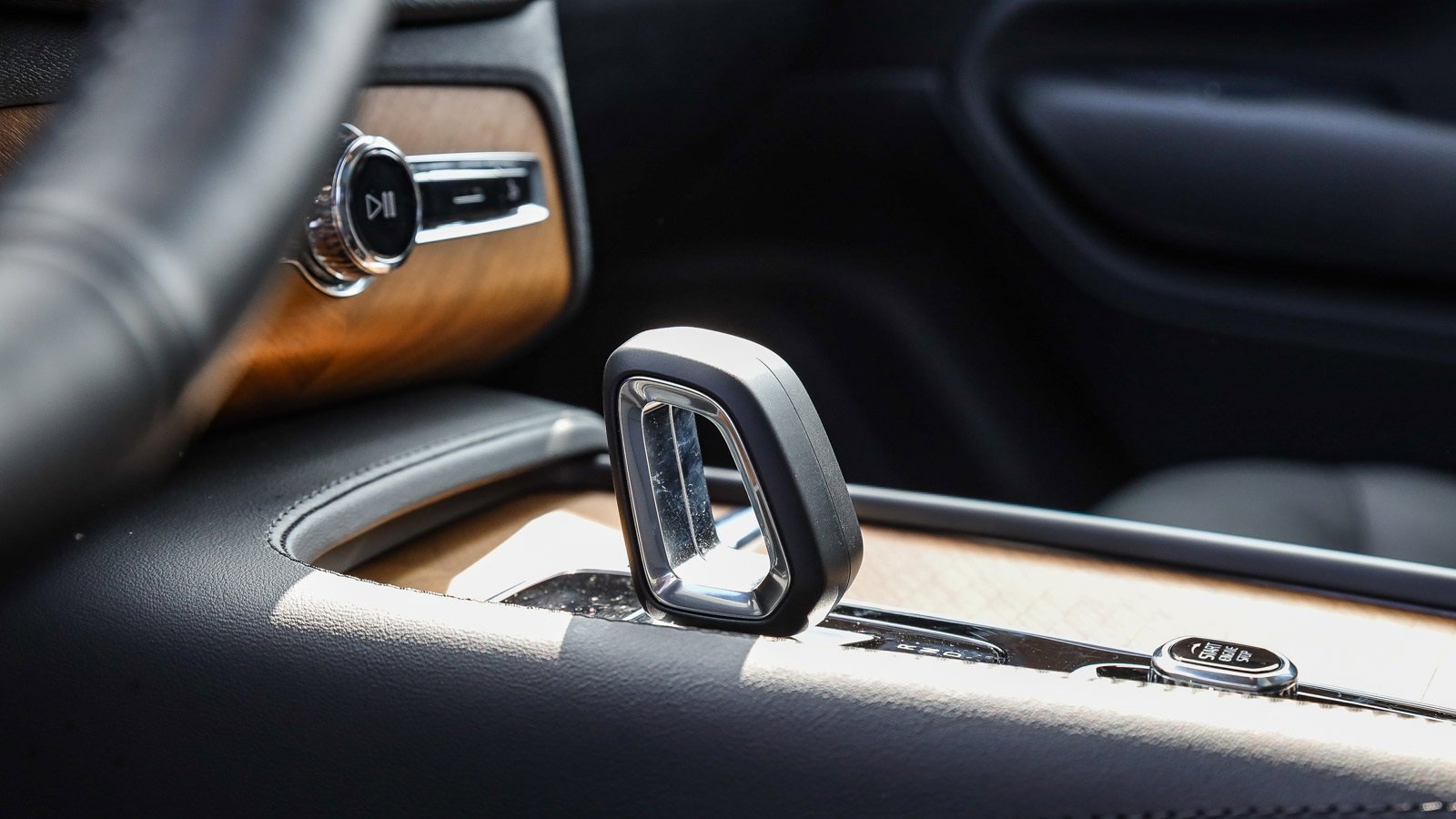 Used 2025 Volvo XC90 B6 Ultra image 24