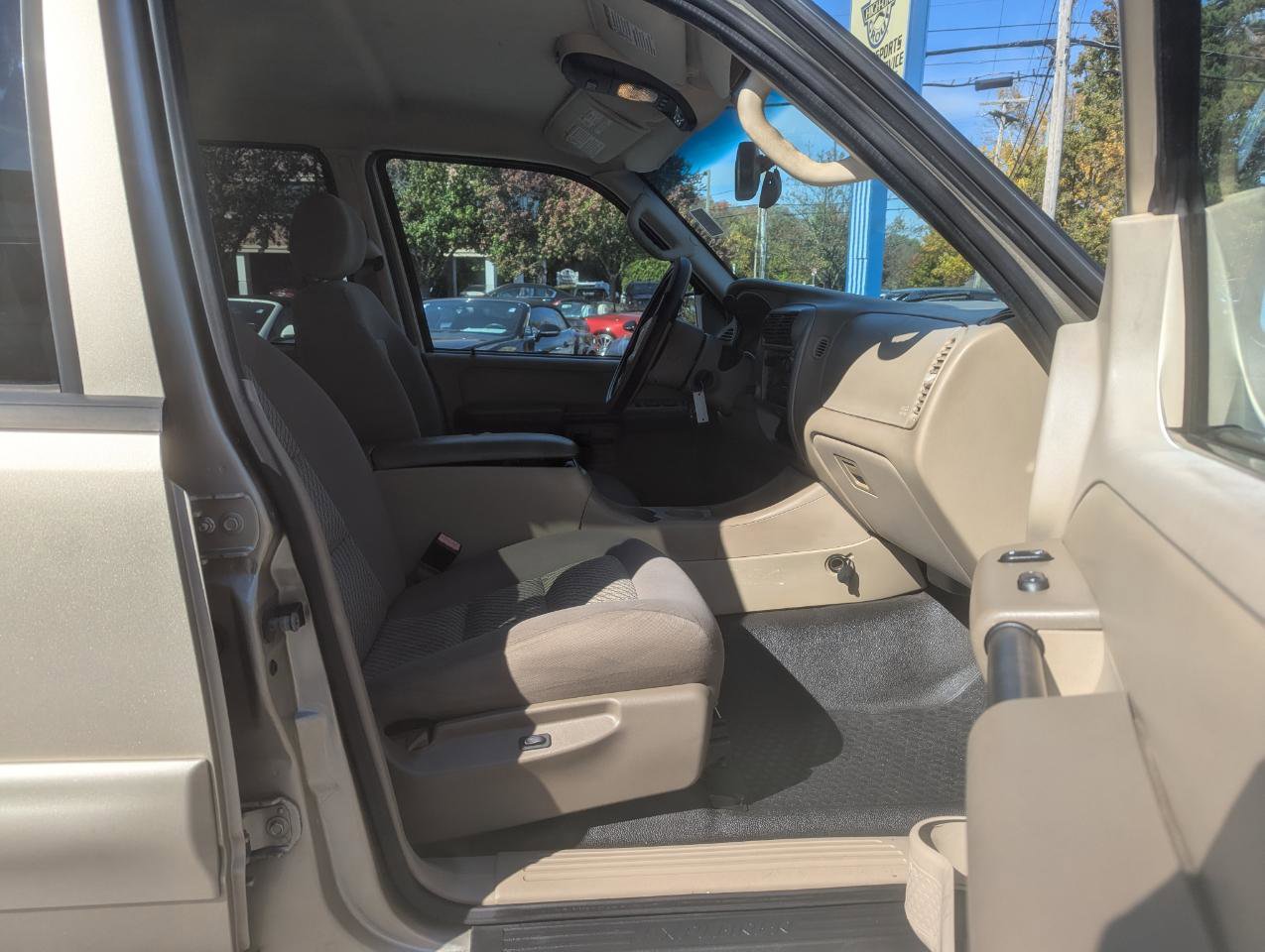 Used 2003 Ford Explorer Sport Trac XLT RWD image 25
