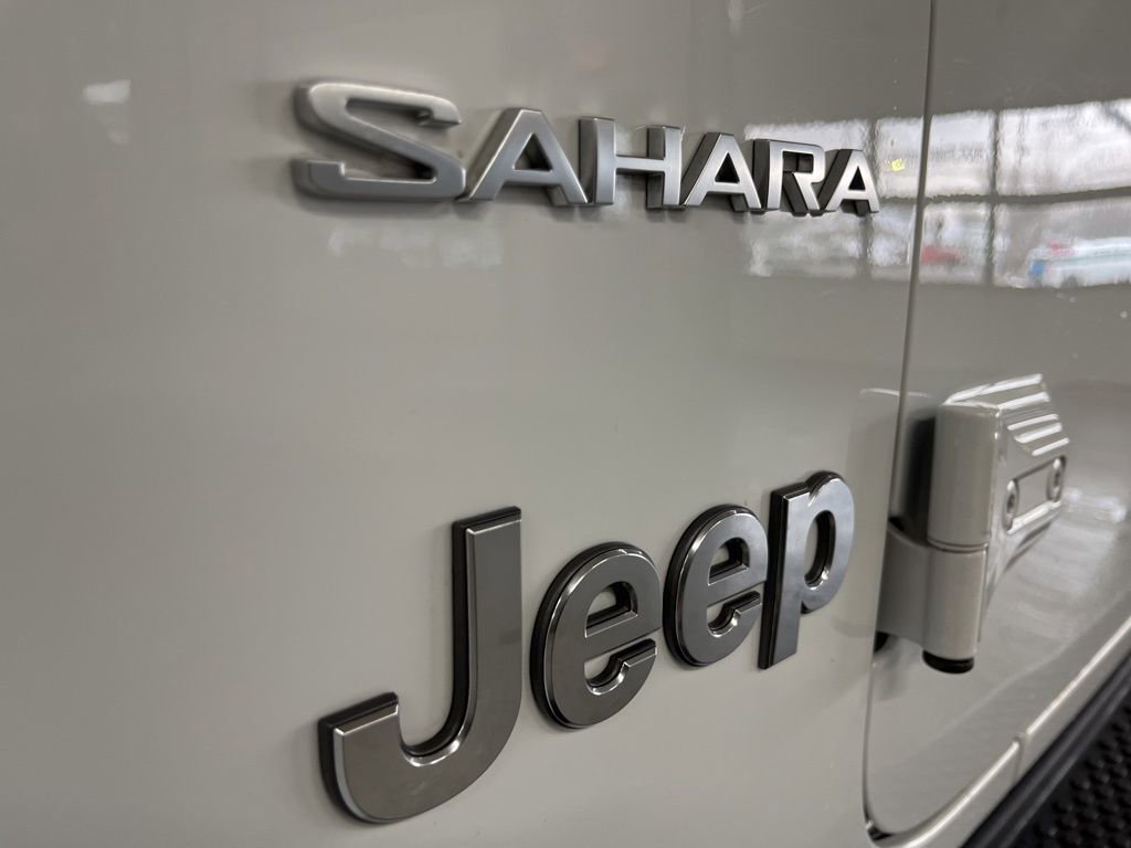 Used 2021 Jeep Wrangler Unlimited Sahara w/ Dual Top Group image 15