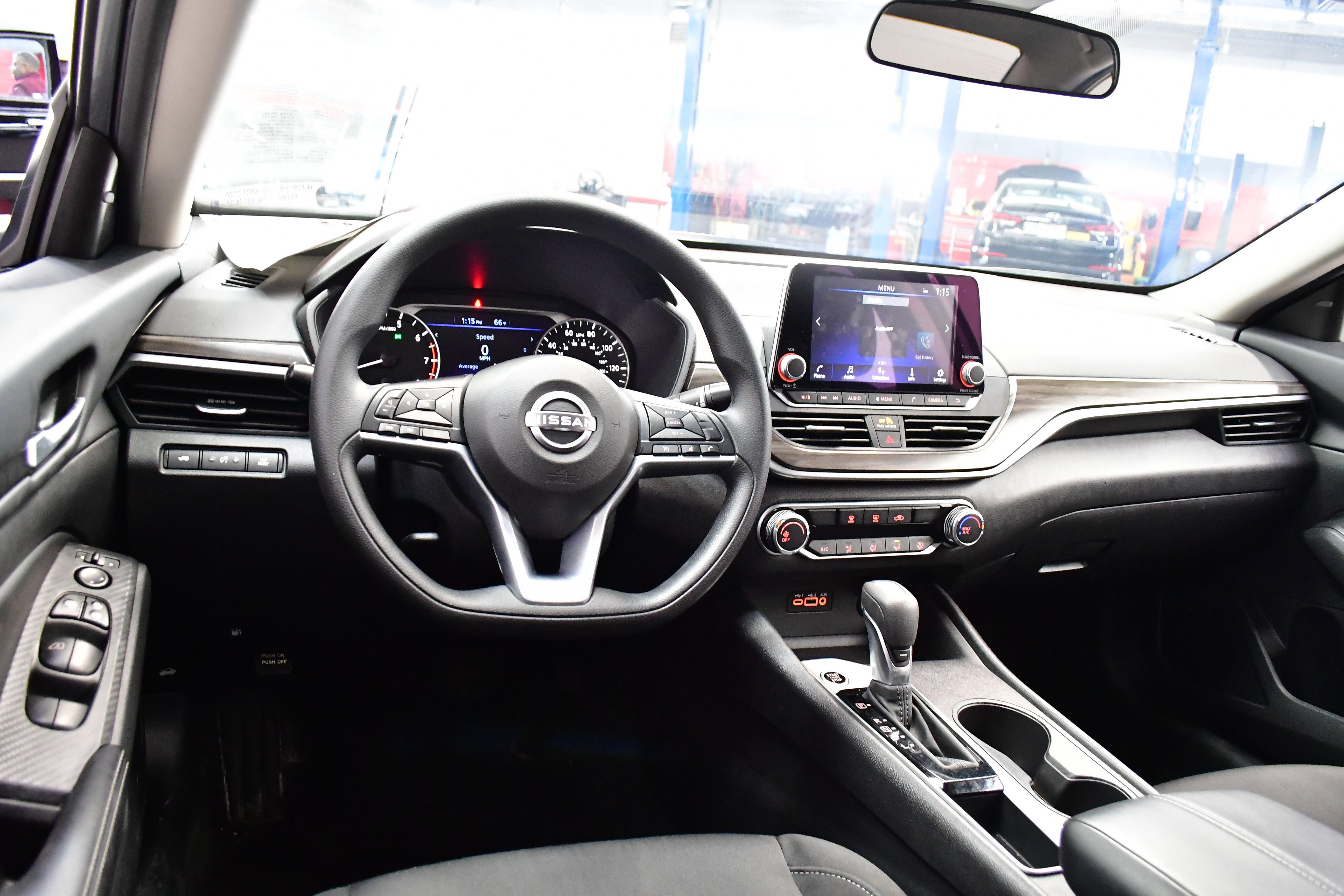 Used 2025 Nissan Altima 2.5 SV image 8