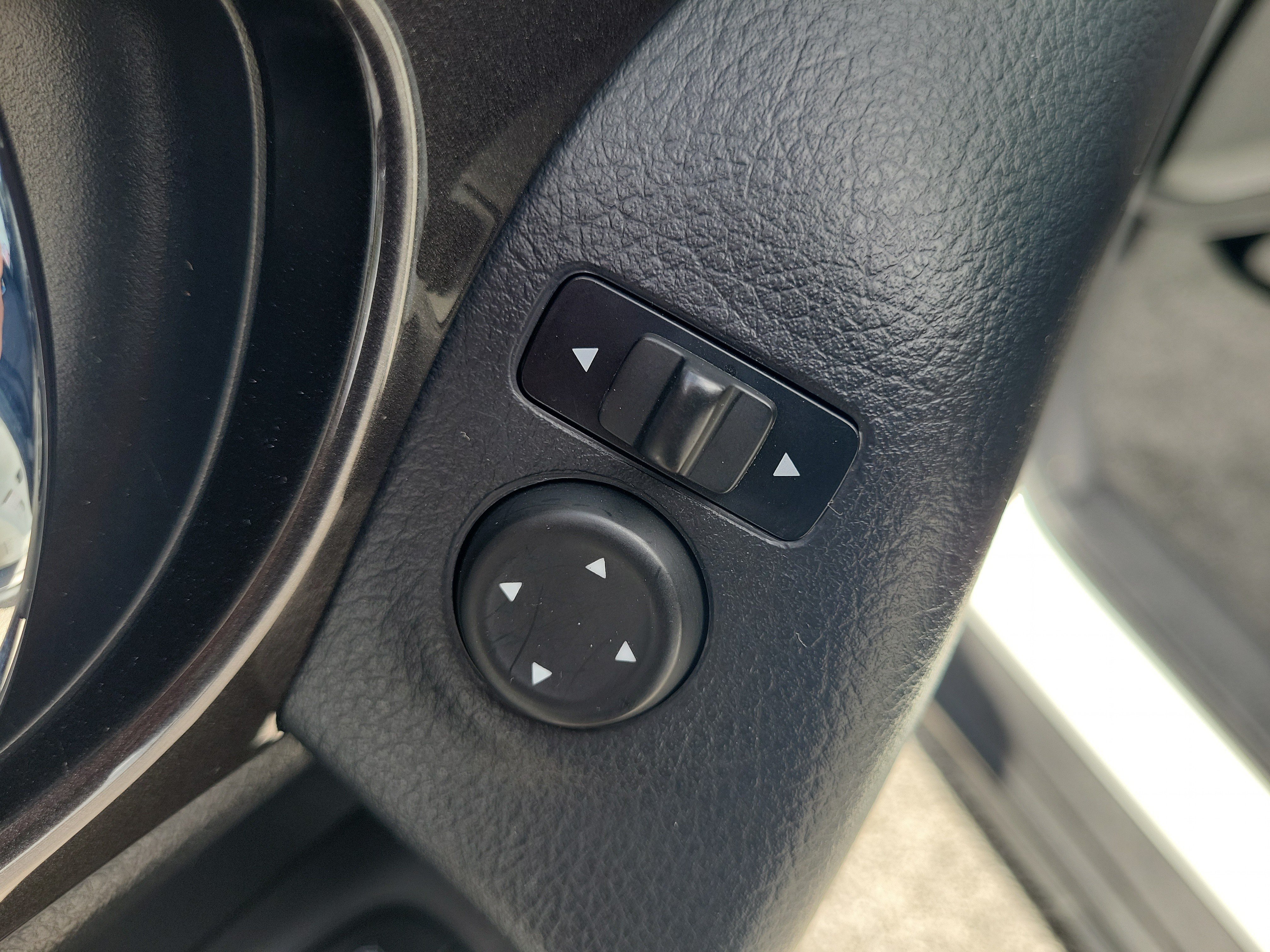 Certified 2019 Nissan Rogue SV FWD image 12