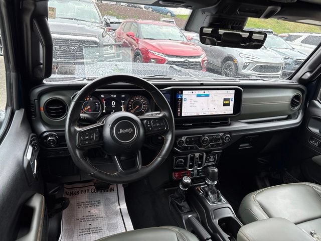 Used 2025 Jeep Gladiator Mojave AWD/4WD image 11