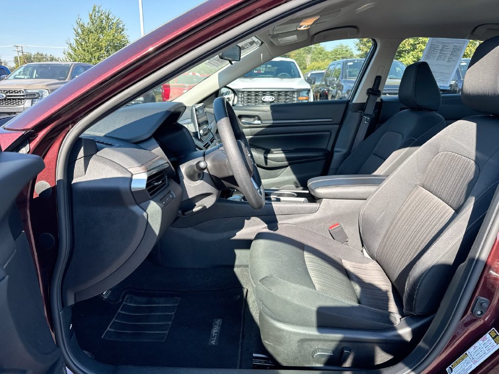 Used 2024 Nissan Altima 2.5 SV FWD image 19