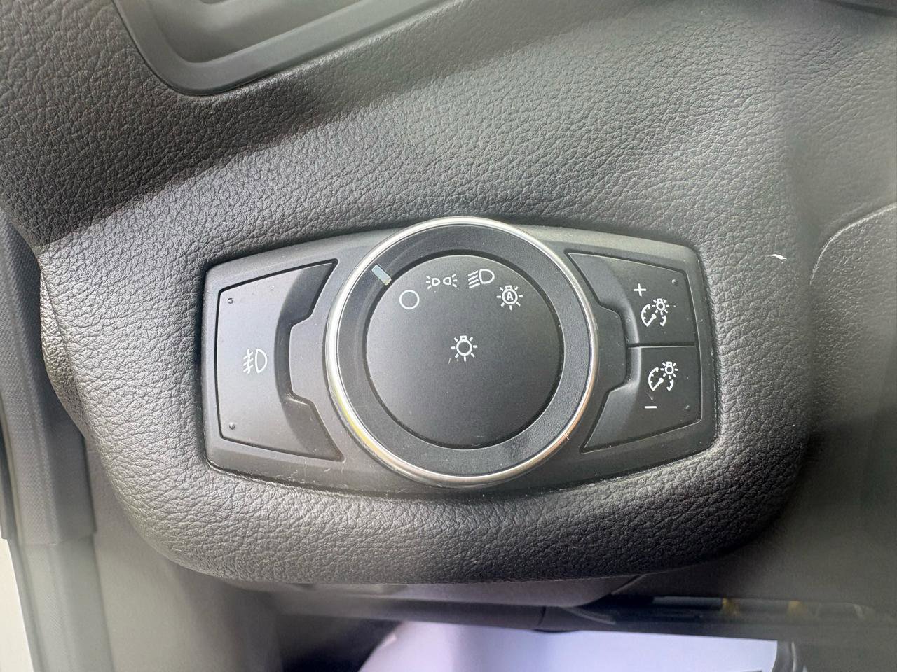 Used 2015 Ford Escape SE image 10