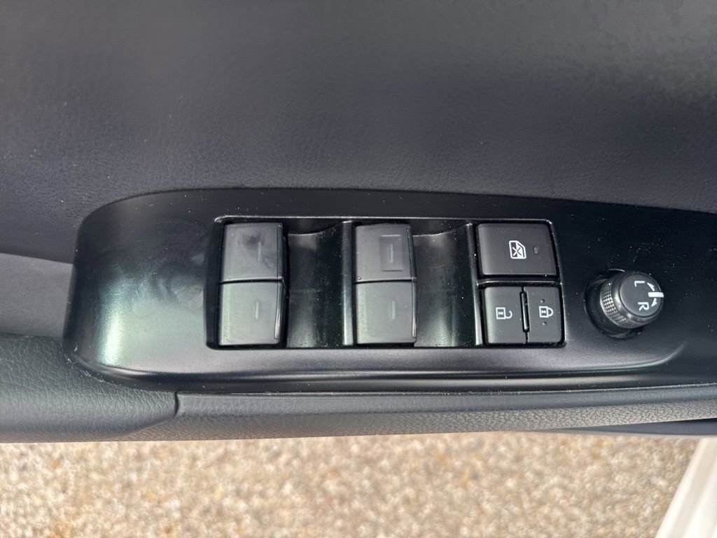 Used 2026 Toyota Camry SE FWD image 10