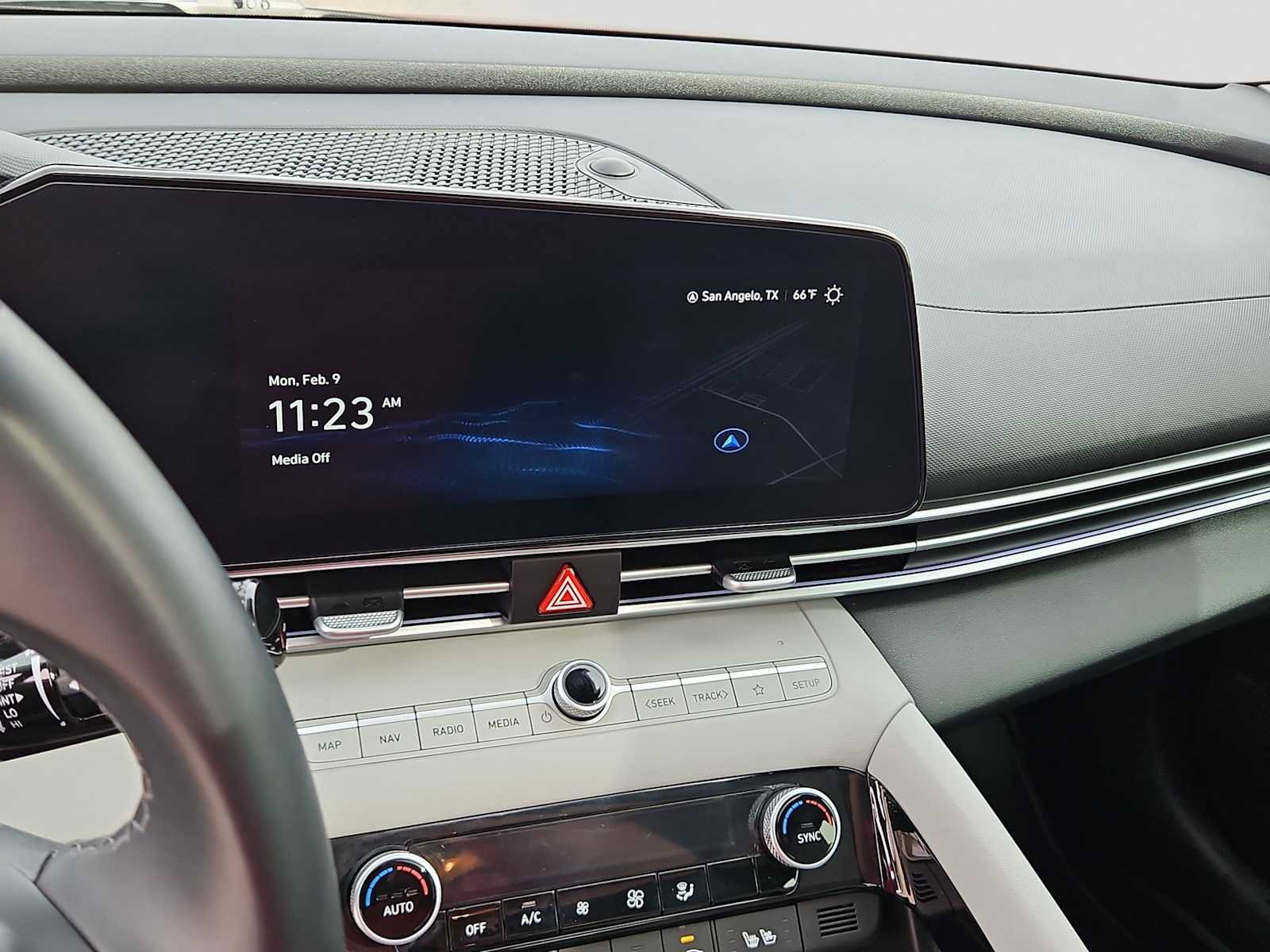 Used 2024 Hyundai Elantra Limited image 21