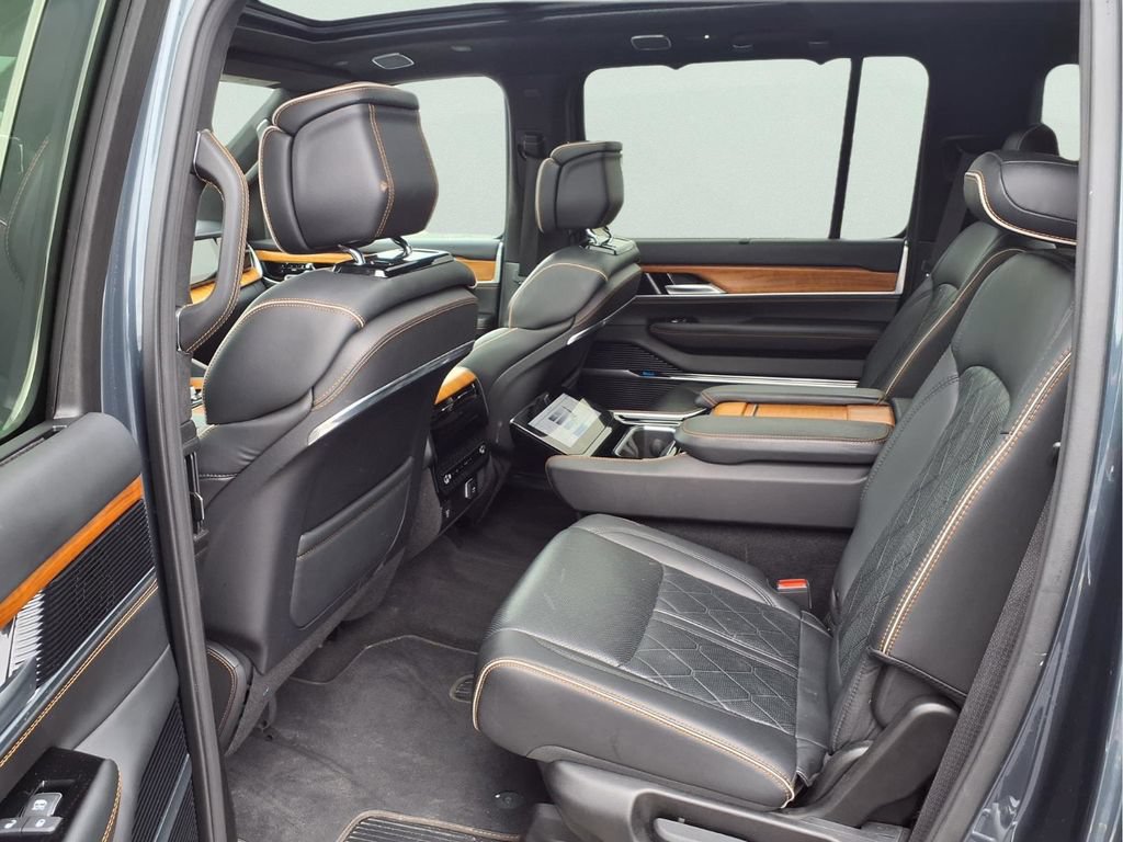 Used 2024 Jeep Grand Wagoneer L Series III AWD/4WD image 24