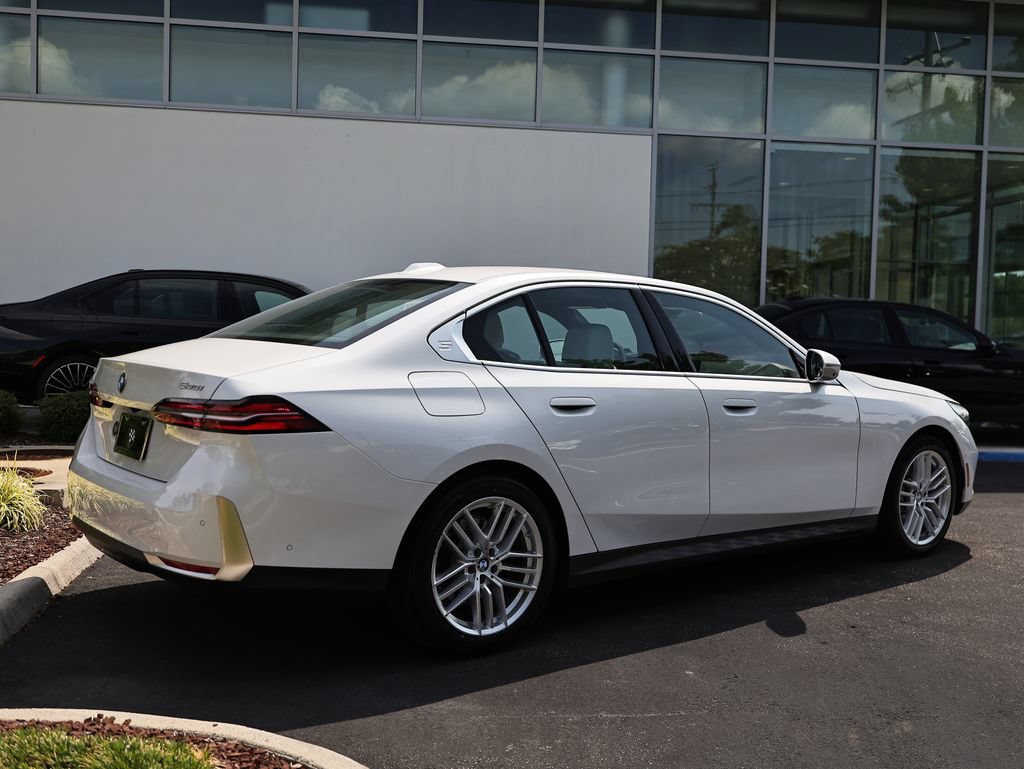 Used 2024 BMW 530i xDrive w/ Premium Package AWD/4WD image 4