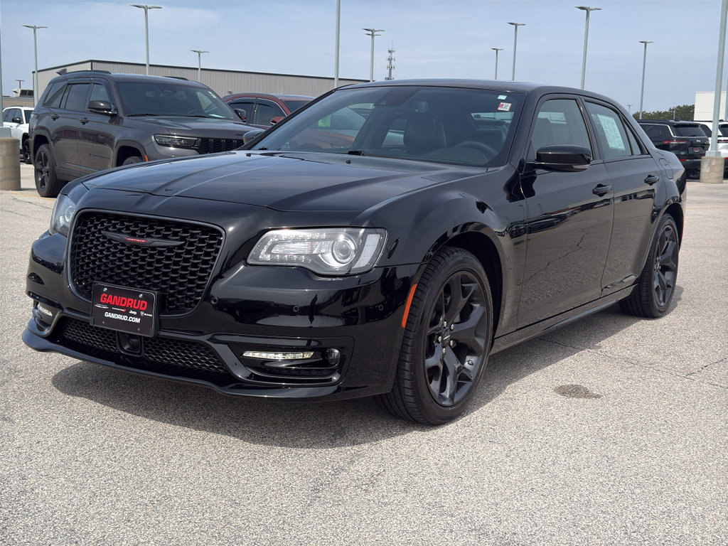 Used 2023 Chrysler 300 S w/ Comfort Group image 2