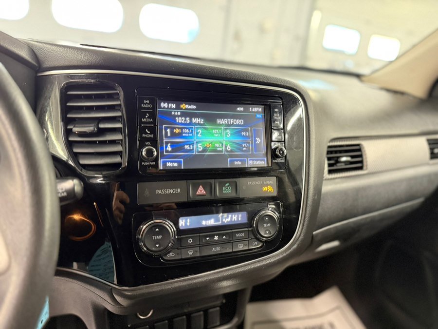 Used 2018 Mitsubishi Outlander ES image 17