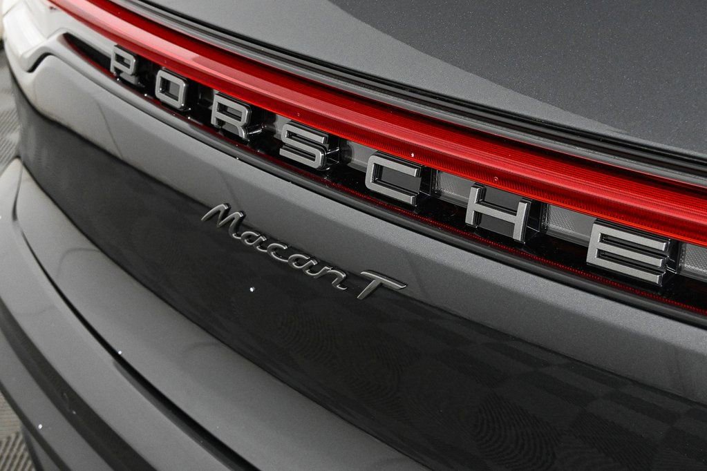 Certified 2026 Porsche Macan AWD/4WD image 36