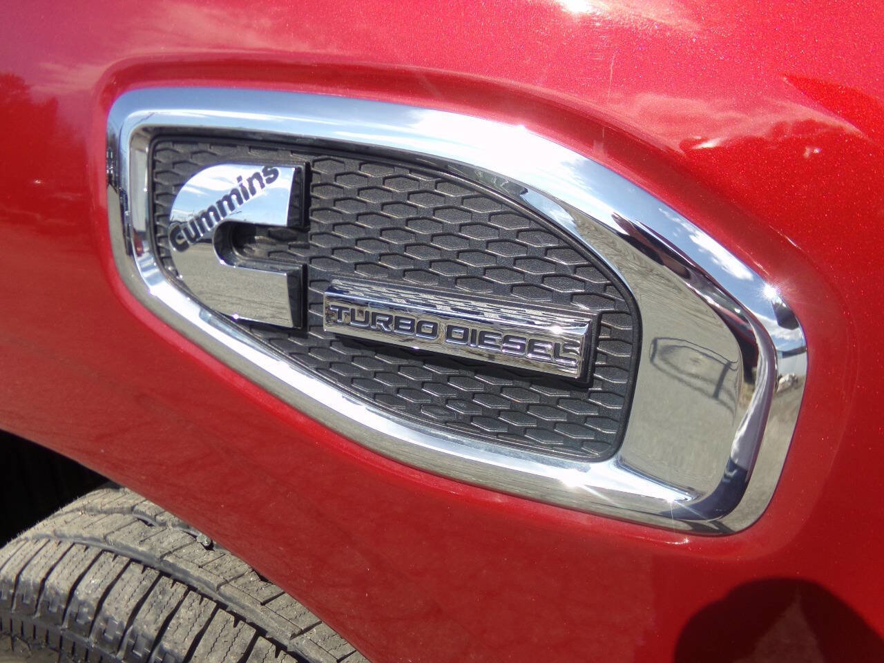 Used 2019 Nissan Titan SL image 17