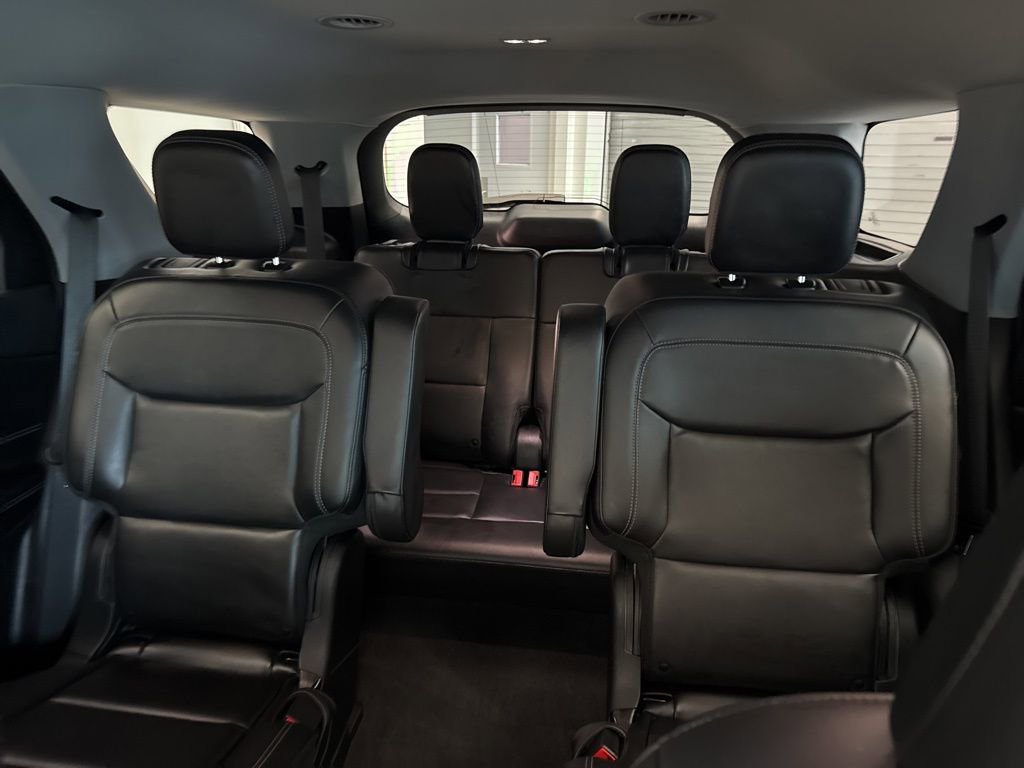 Used 2023 Ford Explorer XLT w/ Equipment Group 202A image 9