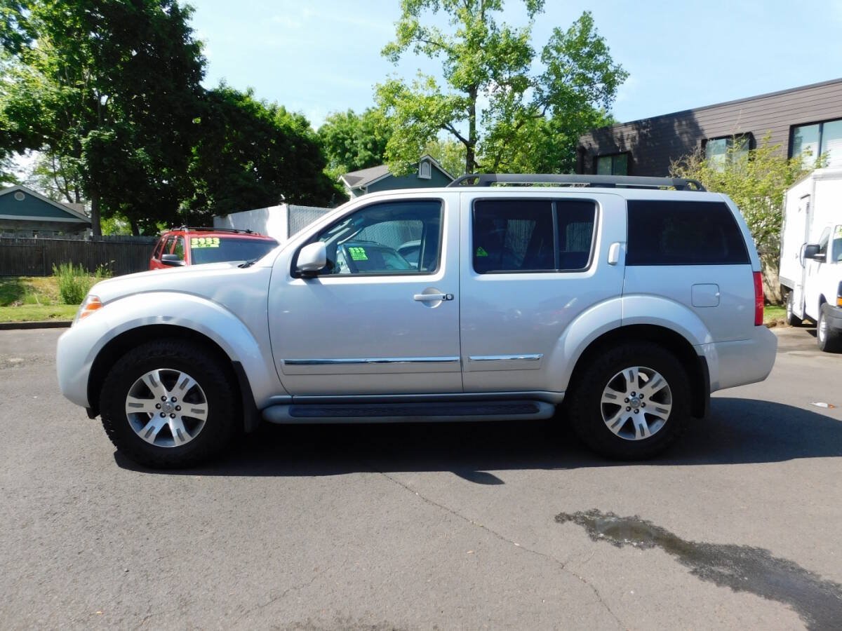 Used 2011 Nissan Pathfinder Silver AWD/4WD image 24