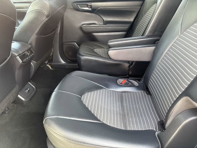 Used 2021 Toyota Highlander XSE image 17