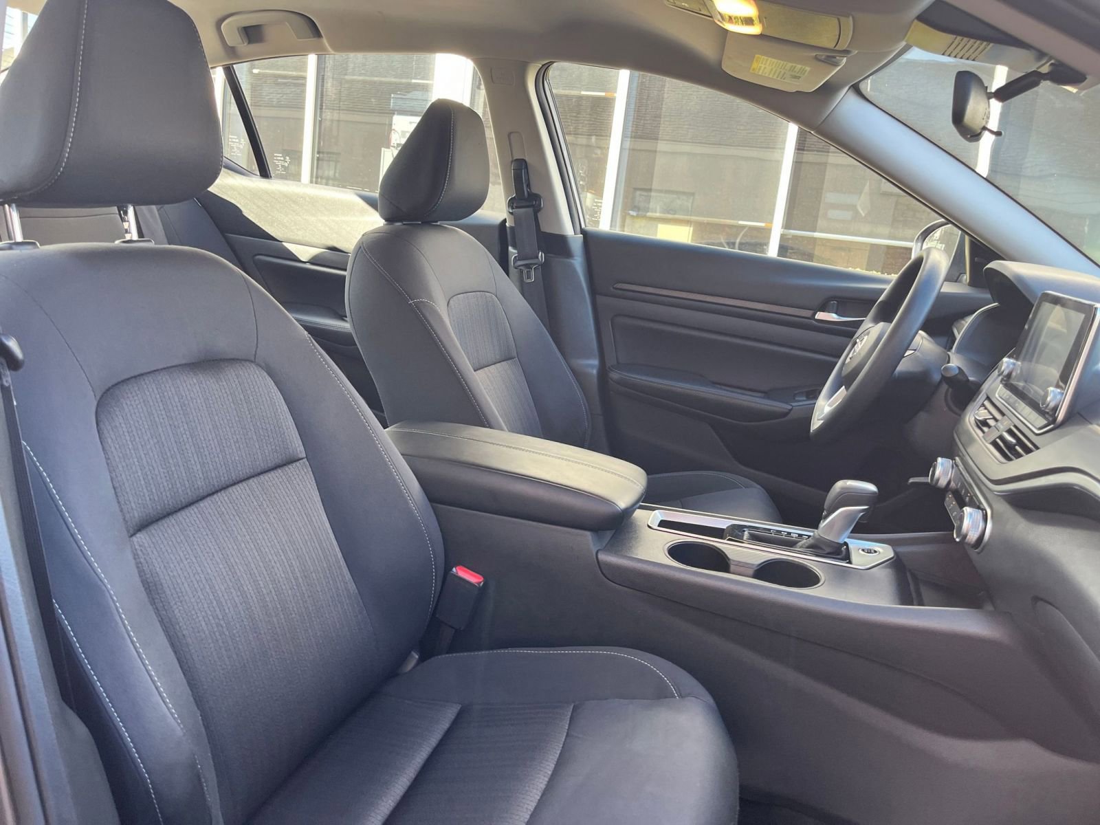 Used 2025 Nissan Altima 2.5 SV image 35