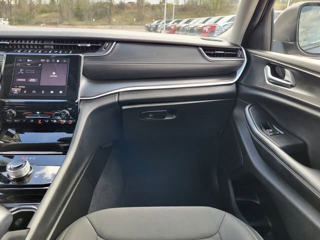 Used 2023 Jeep Grand Cherokee L Laredo AWD/4WD image 27