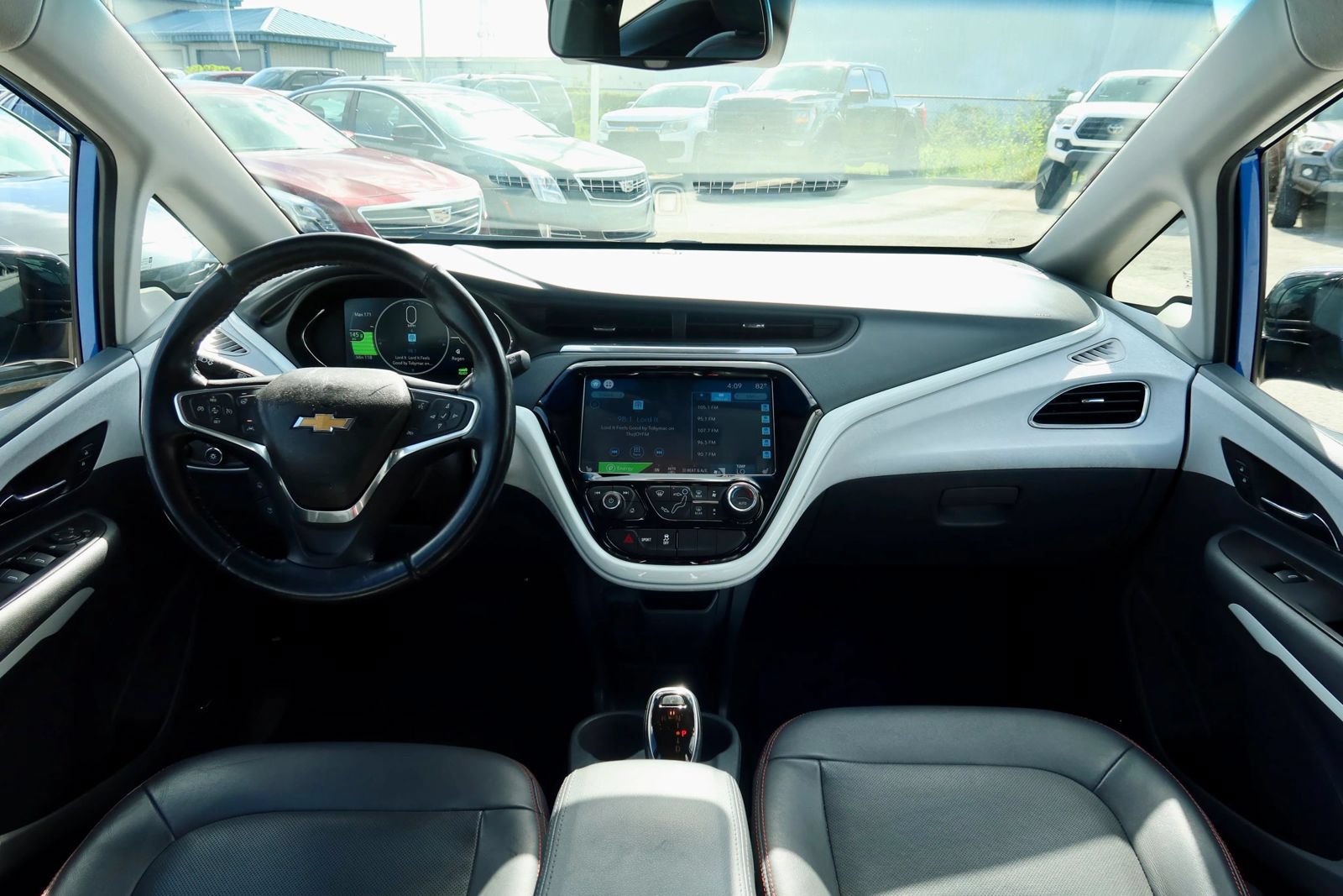 Used 2018 Chevrolet Bolt Premier w/ Driver Confidence II Package FWD image 8
