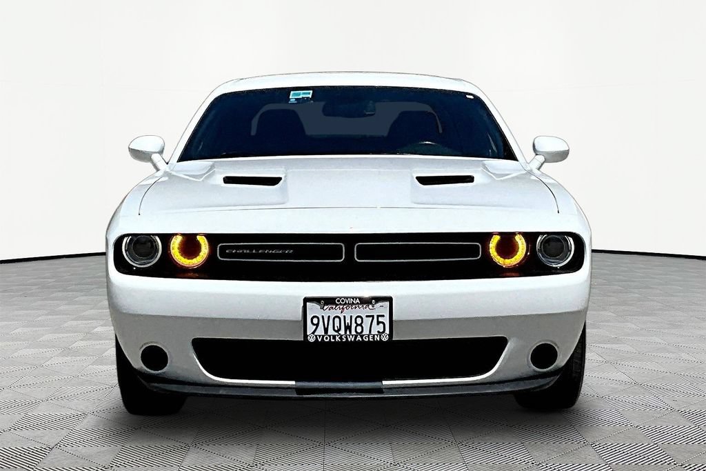Used 2019 Dodge Challenger SXT RWD image 2