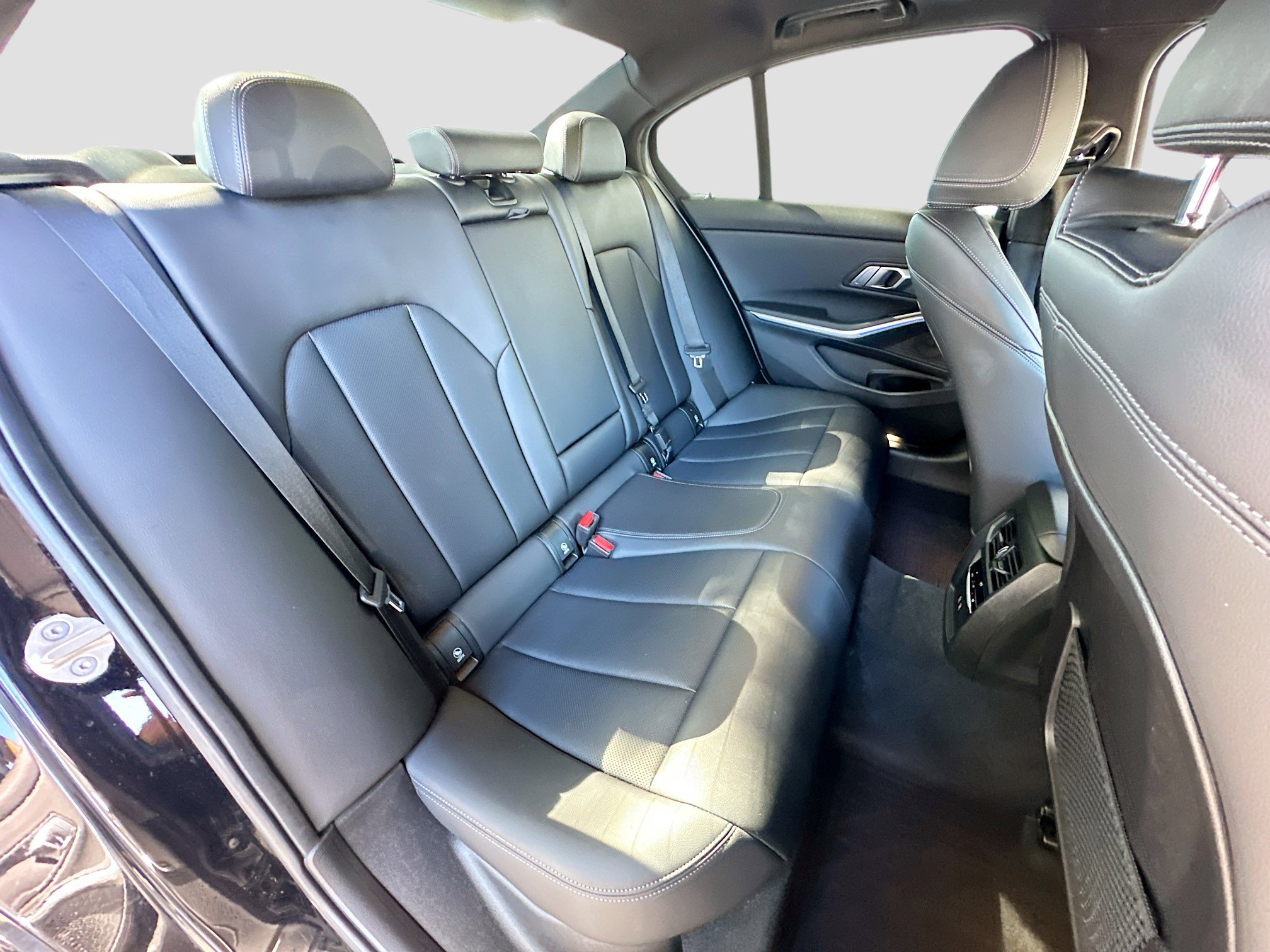 Used 2022 BMW 330i Sedan w/ Driving Assistance Package image 27