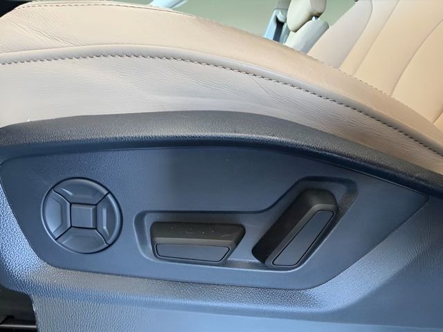 Used 2025 Audi Q8 Premium image 30