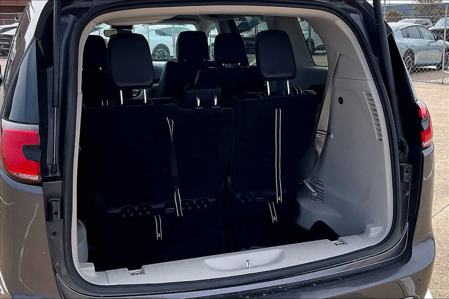 Used 2023 Chrysler Pacifica Touring-L image 18