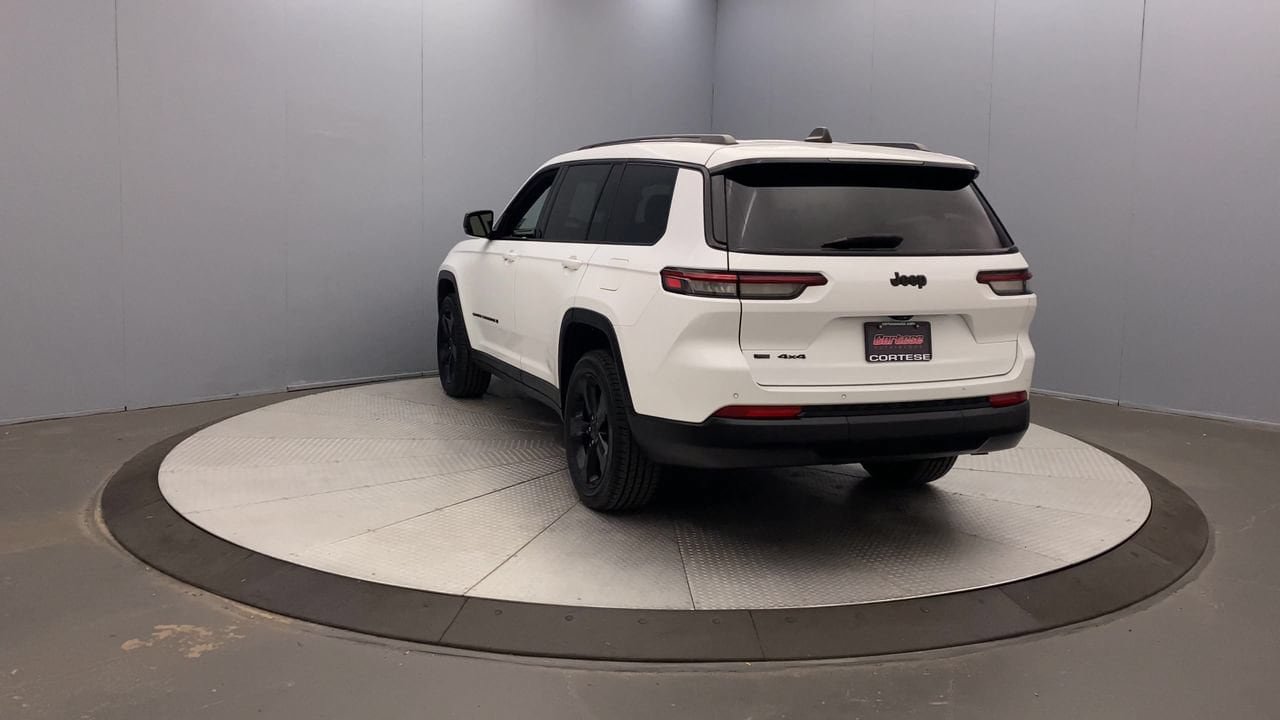 Used 2023 Jeep Grand Cherokee L Laredo AWD/4WD image 3