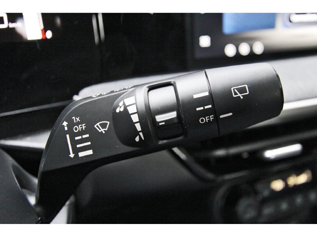 Used 2026 Nissan Kicks SV w/ SV Premium Package FWD image 18