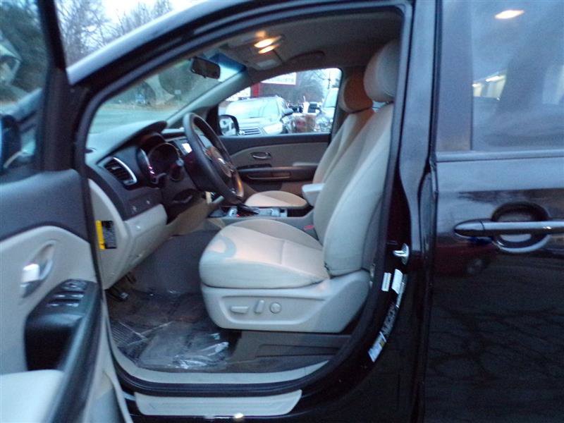 Used 2015 Kia Sedona LX image 14