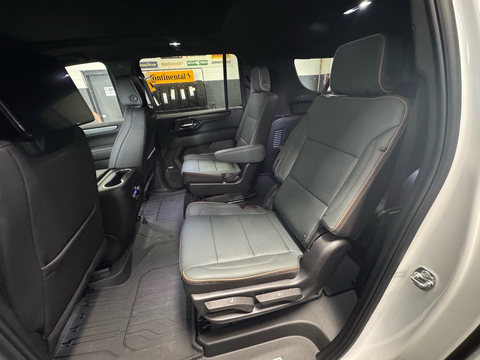 New 2026 GMC Yukon XL AT4 w/ AT4 Premium Plus Package AWD/4WD image 12