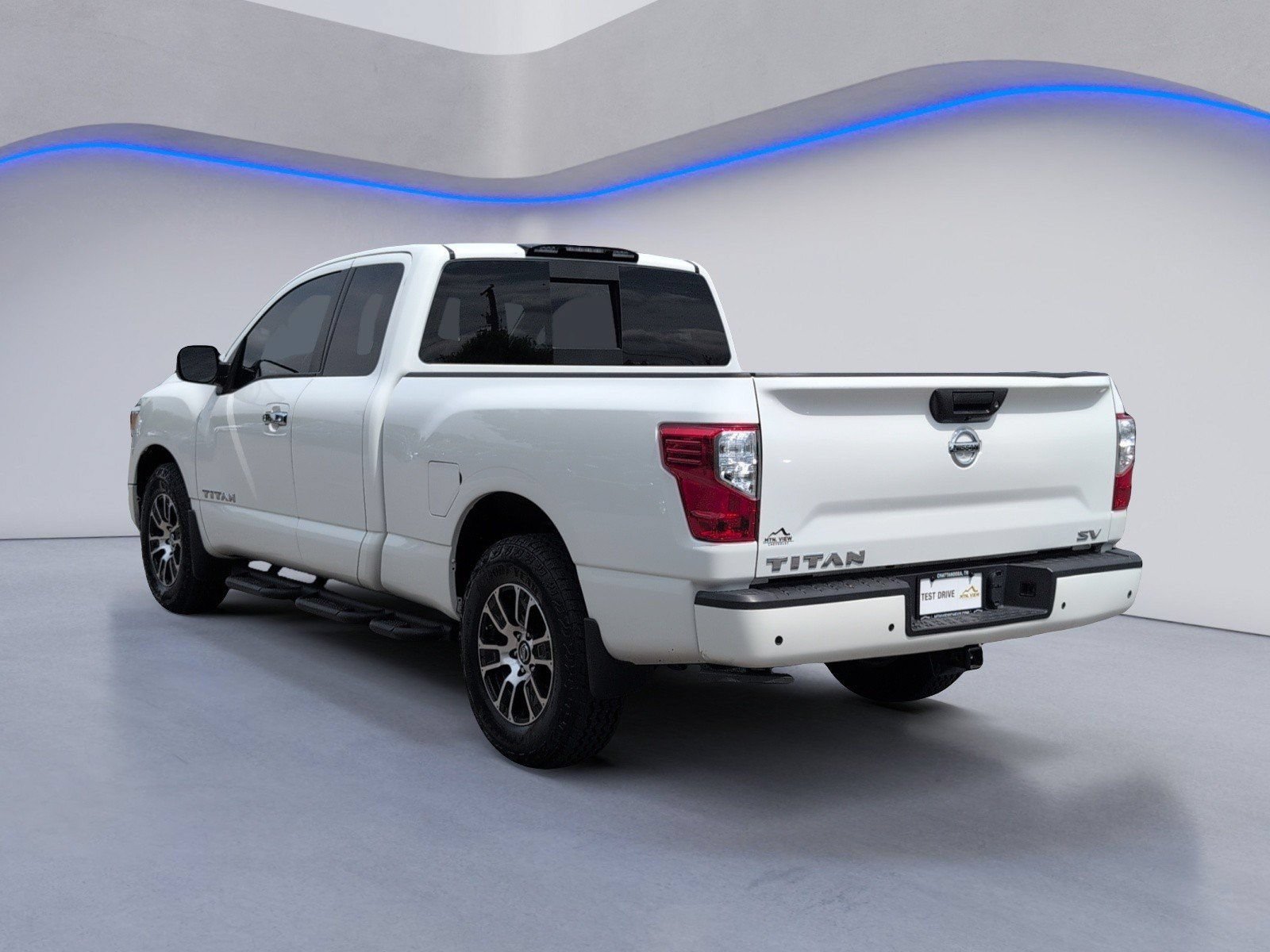 Used 2021 Nissan Titan SV w/ SV Convenience Package RWD image 3