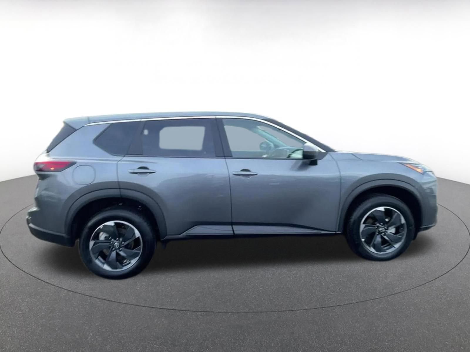Used 2025 Nissan Rogue SV image 16