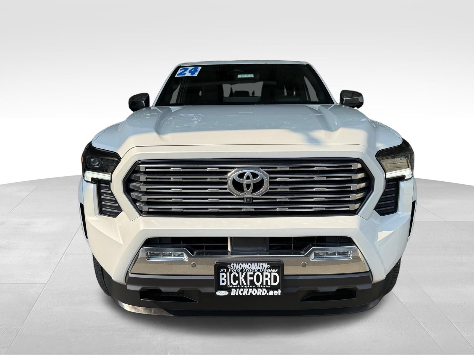 Used 2024 Toyota Tacoma Limited w/ Limited Package (LT) AWD/4WD image 2