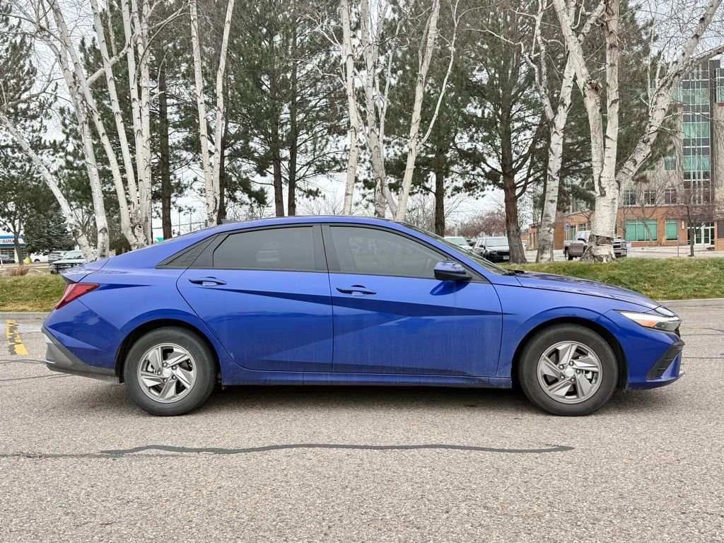 Used 2025 Hyundai Elantra SE image 4