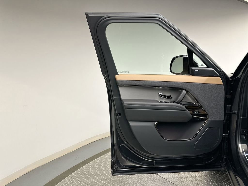 New 2026 Land Rover Range Rover Sport Dynamic SE AWD/4WD image 17