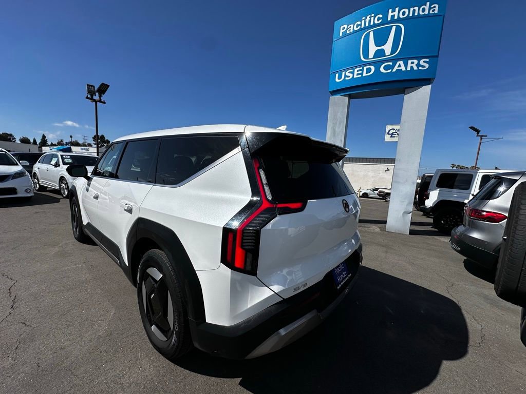 Used 2024 Kia EV9 Light Long Range RWD image 5