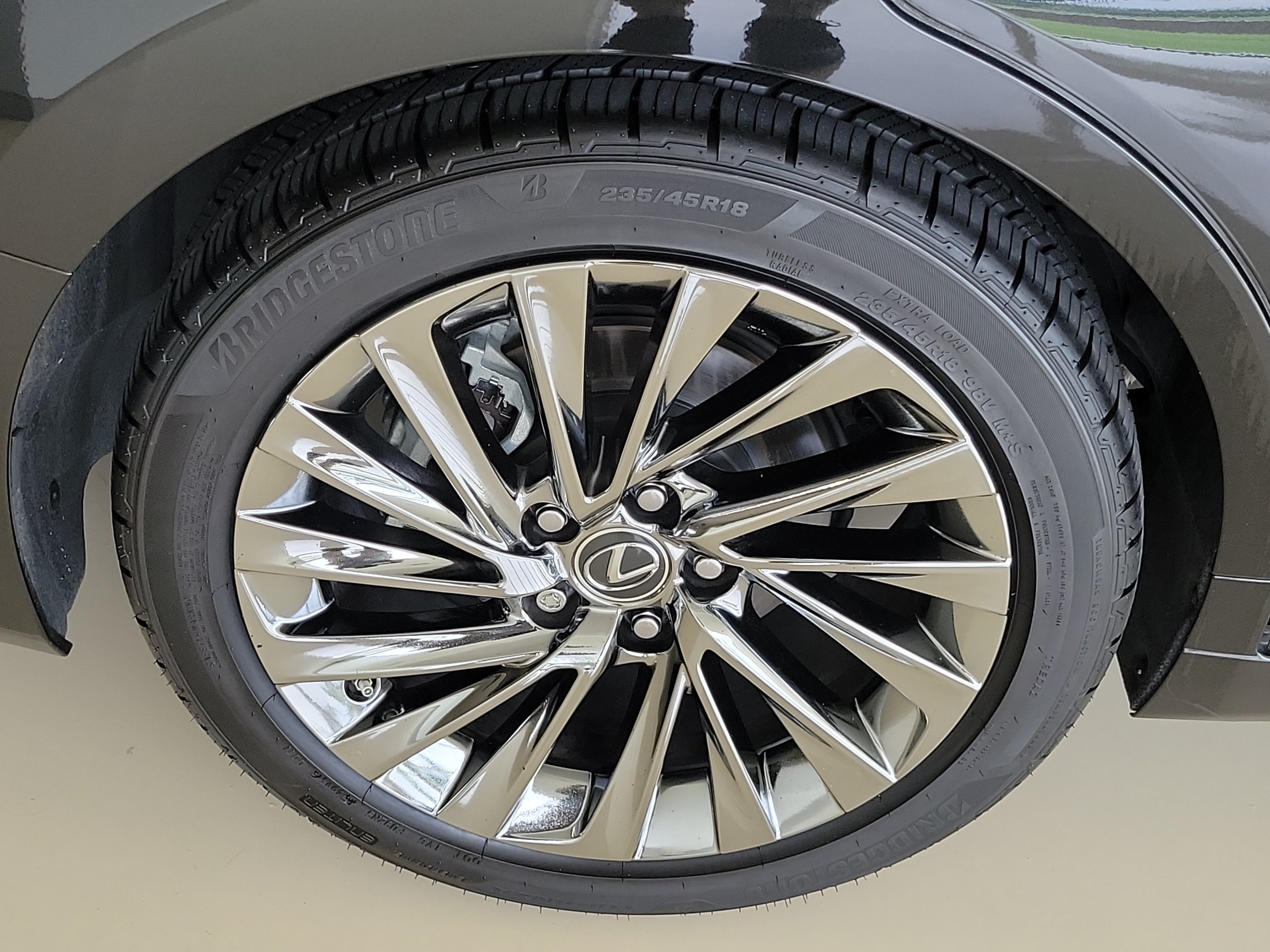 Used 2024 Lexus ES 300h w/ Technology Package FWD image 9