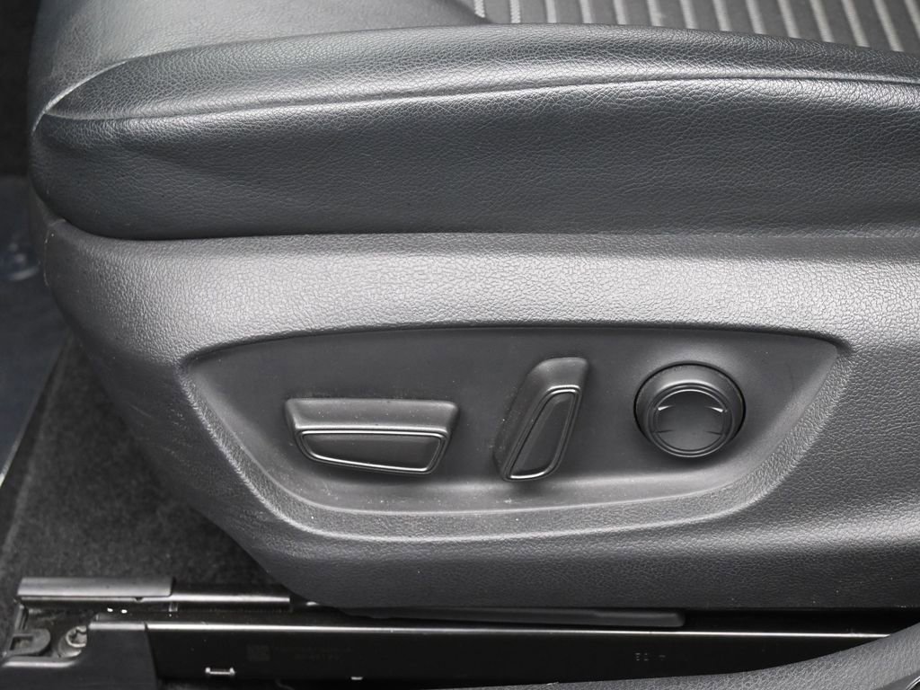 Used 2020 Toyota Camry SE image 12