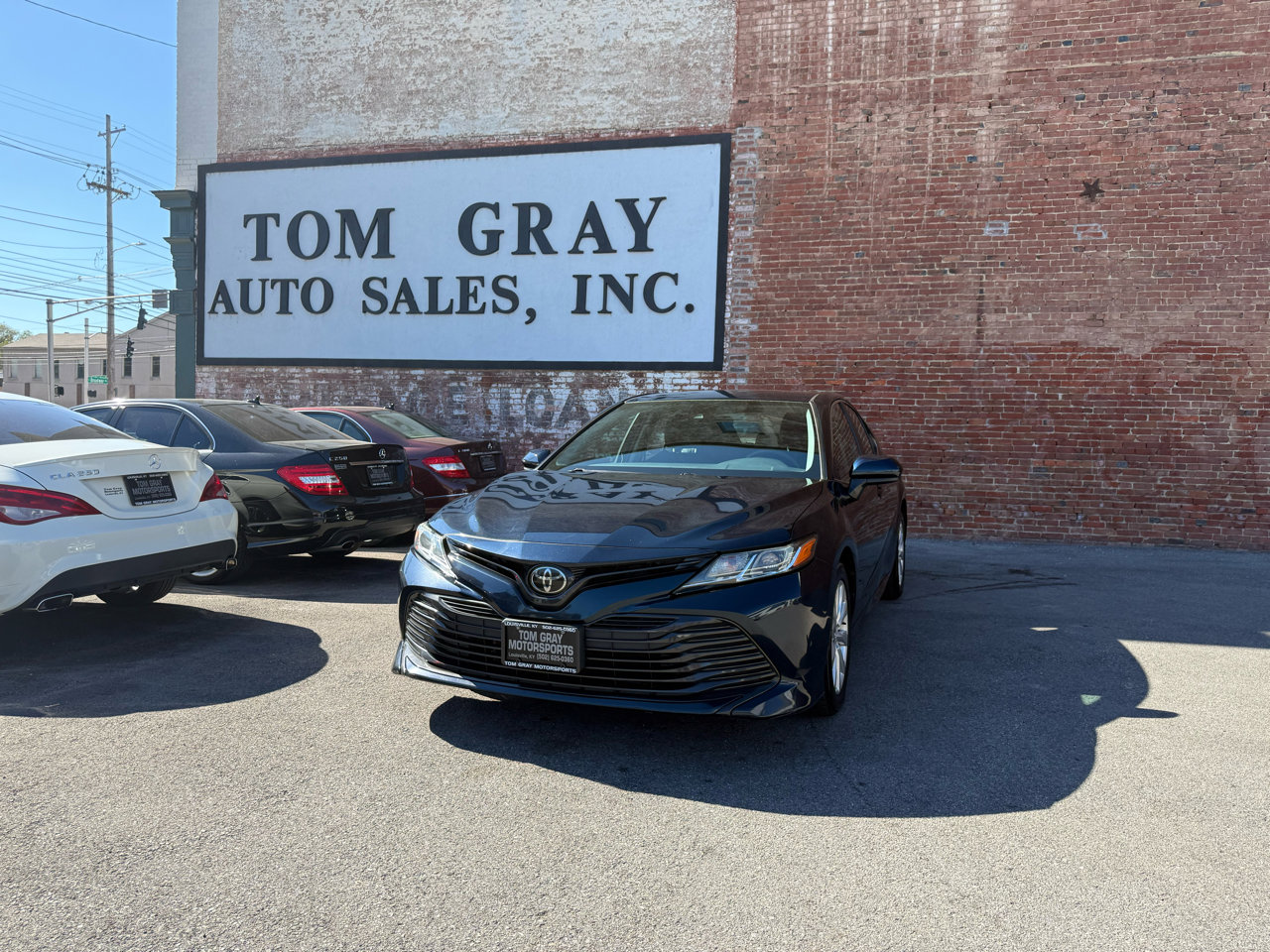 Used 2018 Toyota Camry LE image 1