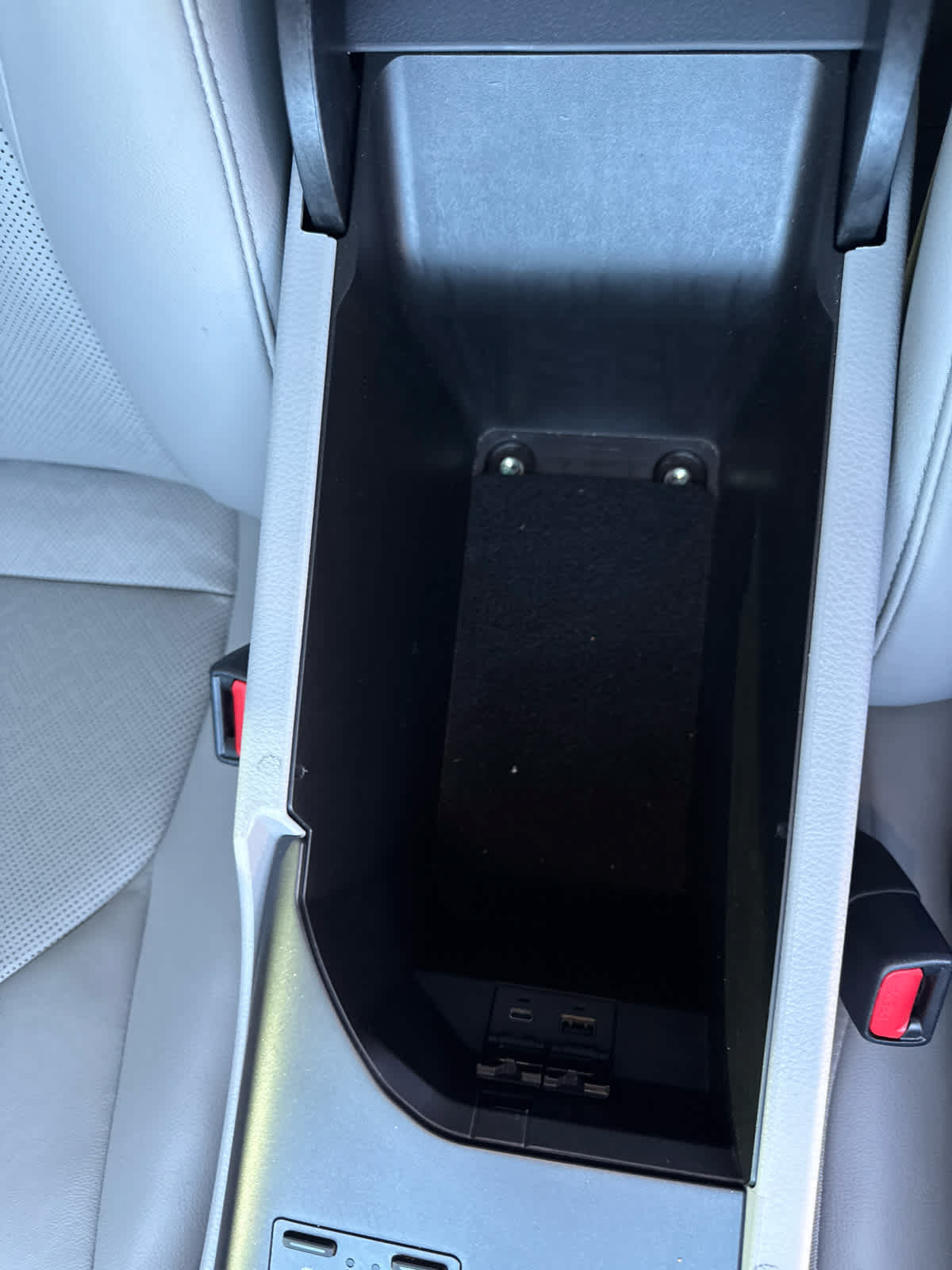 Used 2022 Toyota Camry XLE FWD image 19