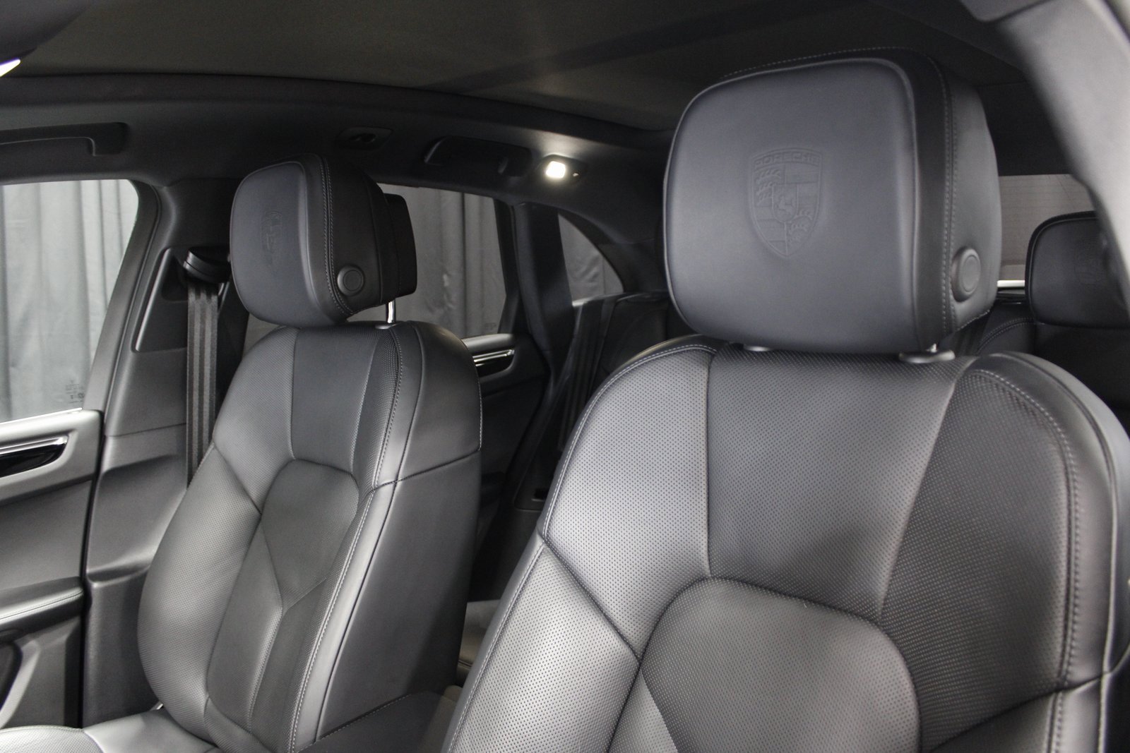 Certified 2025 Porsche Macan image 5