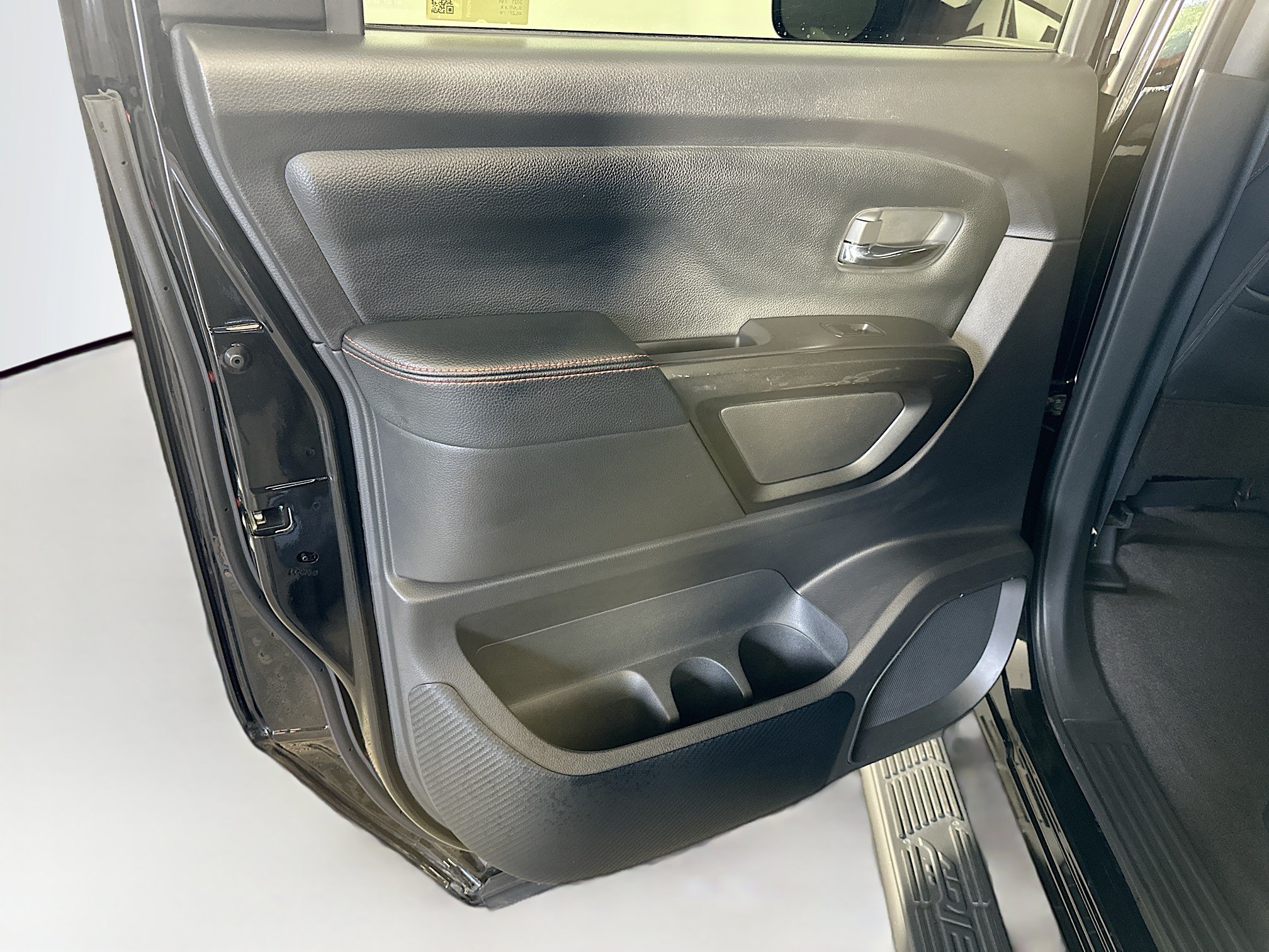 Used 2021 Nissan Titan PRO-4X w/ Off Road Protection Package AWD/4WD image 25
