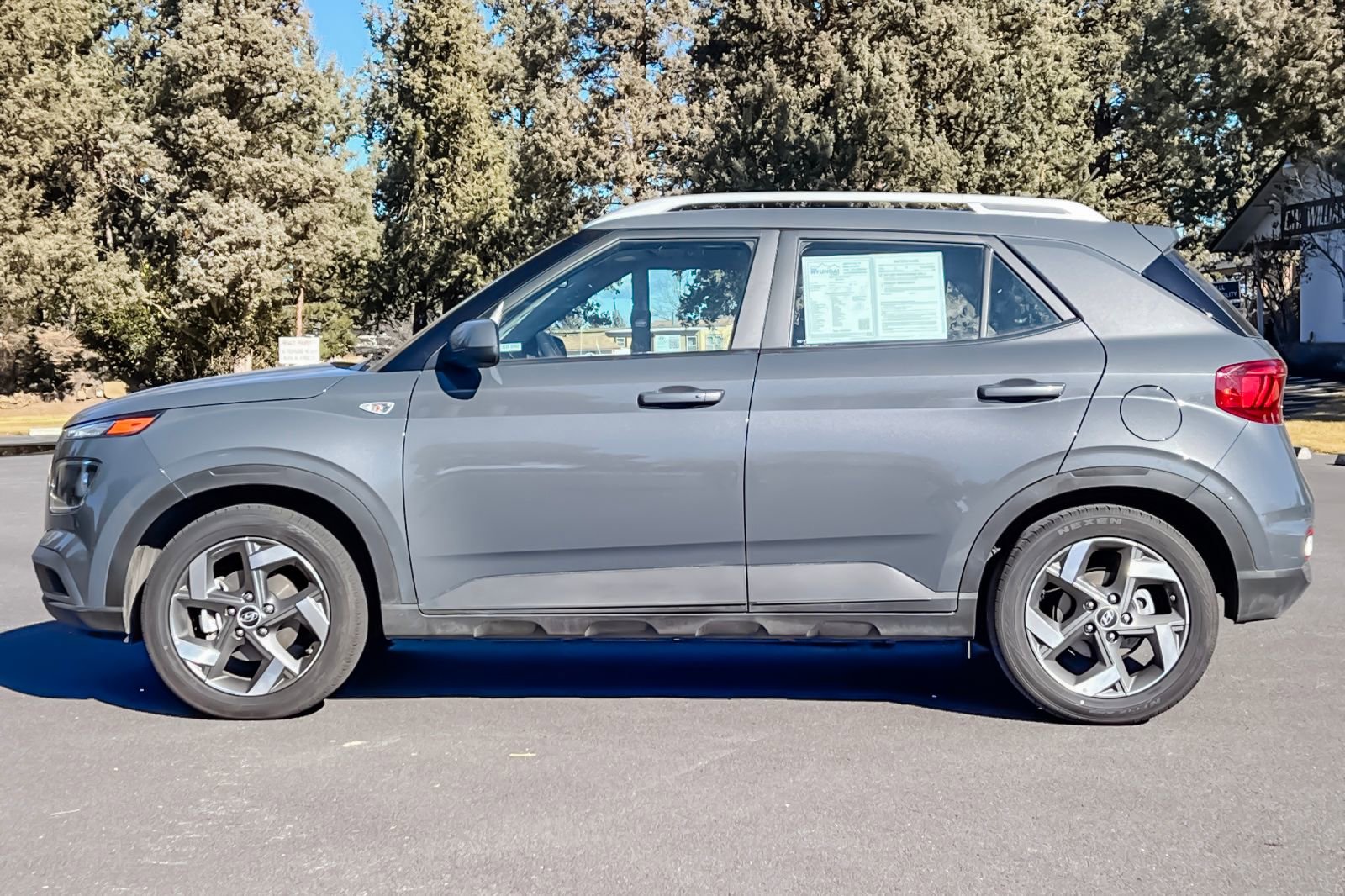 Certified 2025 Hyundai Venue SEL image 8