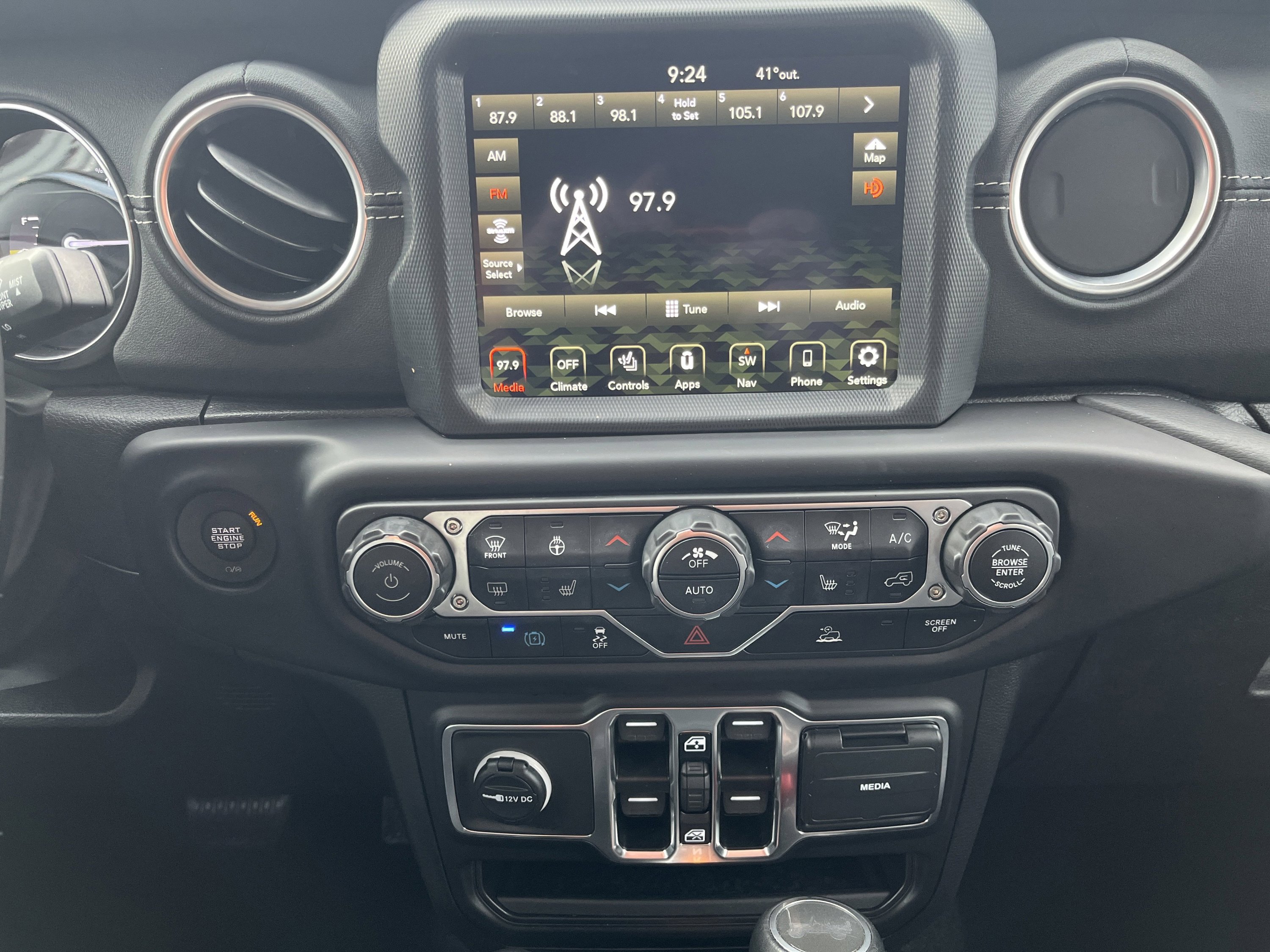 Used 2023 Jeep Wrangler Sahara w/ Cold Weather Group image 29