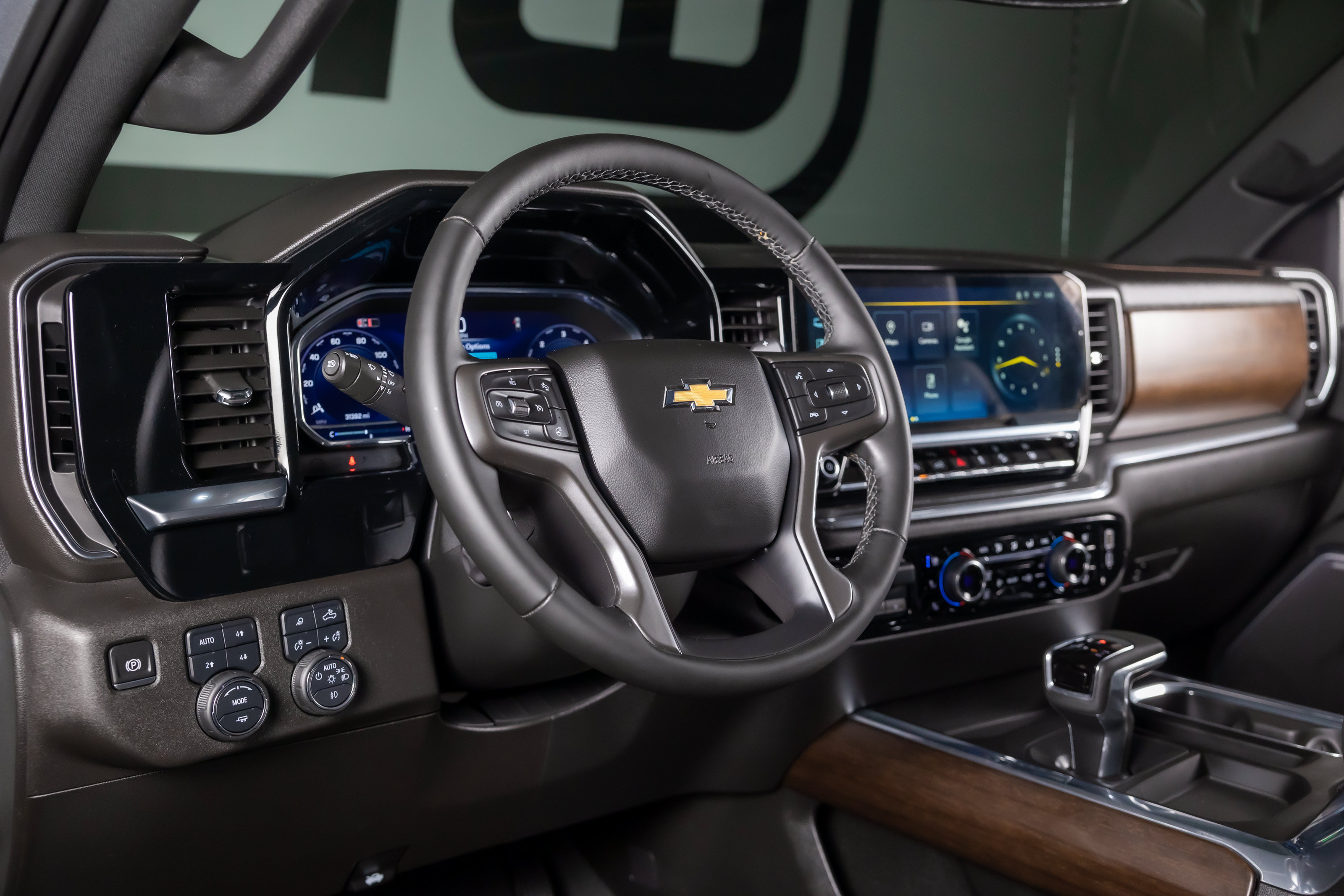 Used 2024 Chevrolet Silverado 1500 High Country w/ Z71 Off-Road Package AWD/4WD image 36